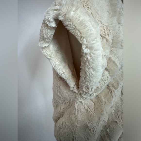 Anthropologie Maeve Leah Faux Fur Cropped Muscle Tee Size Small NWT - Picture 8 of 14